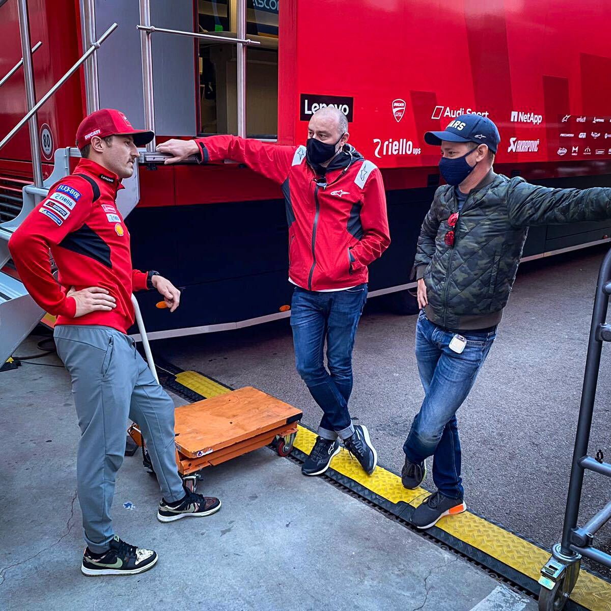 MotoGP's tweet photo. Nothing to see here... 👀

Just #MotoGP Legend @Official_CS27 catching up with @ducaticorse's @jackmilleraus 😎🇦🇺

#AlgarveGP 🏁 https://t.co/eOpJTeWI1Z