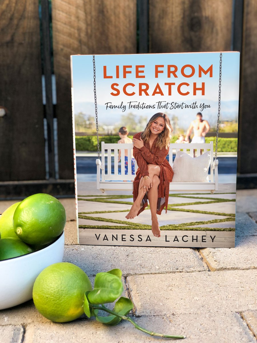 BookSparks's tweet photo. Join us in welcoming #FRC2021 Celeb Guest Host @vanessalachey! 🙌🎉
We are so thrilled to welcome Vanessa as our host for the fall reading challenge and to add her upcoming November release to our TBR’s! #LifeFromScratch : Family Traditions That Start” is out 11/30! https://t.co/4W7JmYibTP