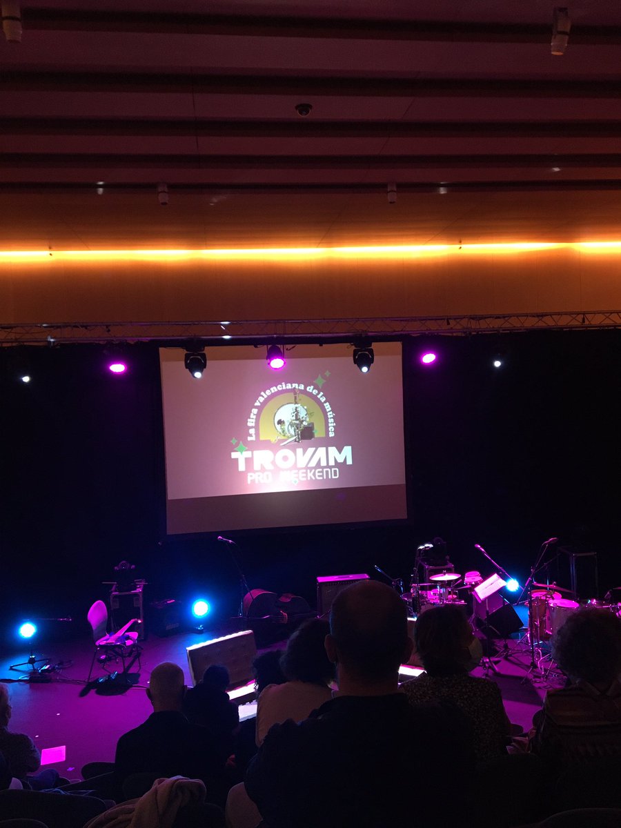 sofiacuadradog's tweet photo. Esperando la entrevista de @ajpaniagua a @RozalenMusic, ¡Qué ganas!🤪👏🏽 #periodismeculturalUJI #TrovamProWeekend https://t.co/fCa7HRWSuD