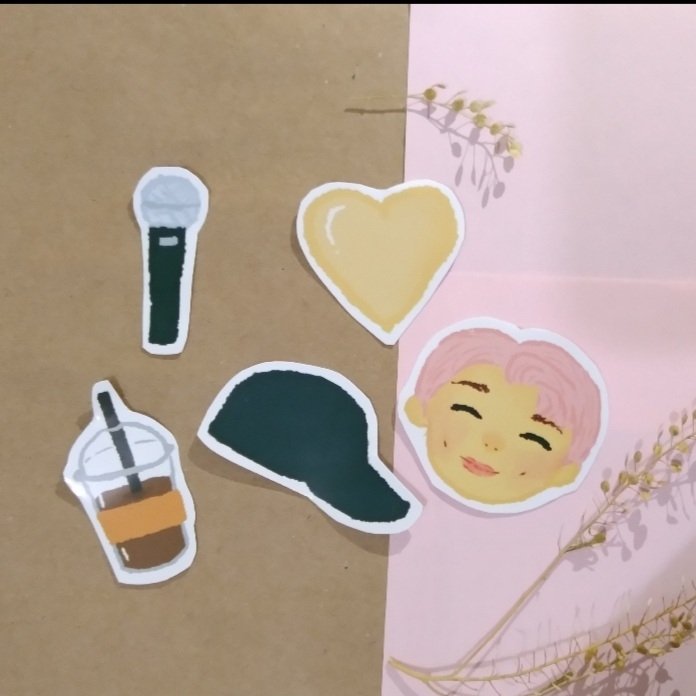 StoreChai's tweet photo. Adesivos Namjoon - R$5,50
Nosso último kitzinho de adesivos por enquanto... Eles tão muito fofos, esse nam é tudo pra mim
Link de compra na shopee: https://t.co/5MRAC59kRL https://t.co/snJ4IGbBOd