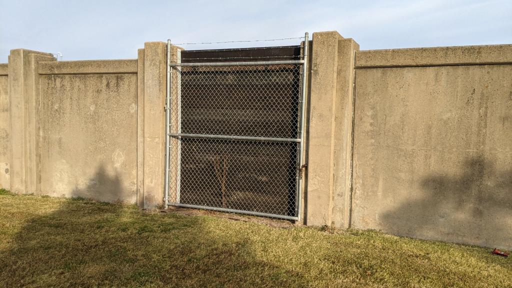 AffinisCorp's tweet photo. Let's talk about levee safety! The current solution is a rail spur closure, using timber stop-logs. How would you prep this area for flooding? #engineering #movingcommunitiesforward #InfrastructureMatters https://t.co/efZtS2ZT9u