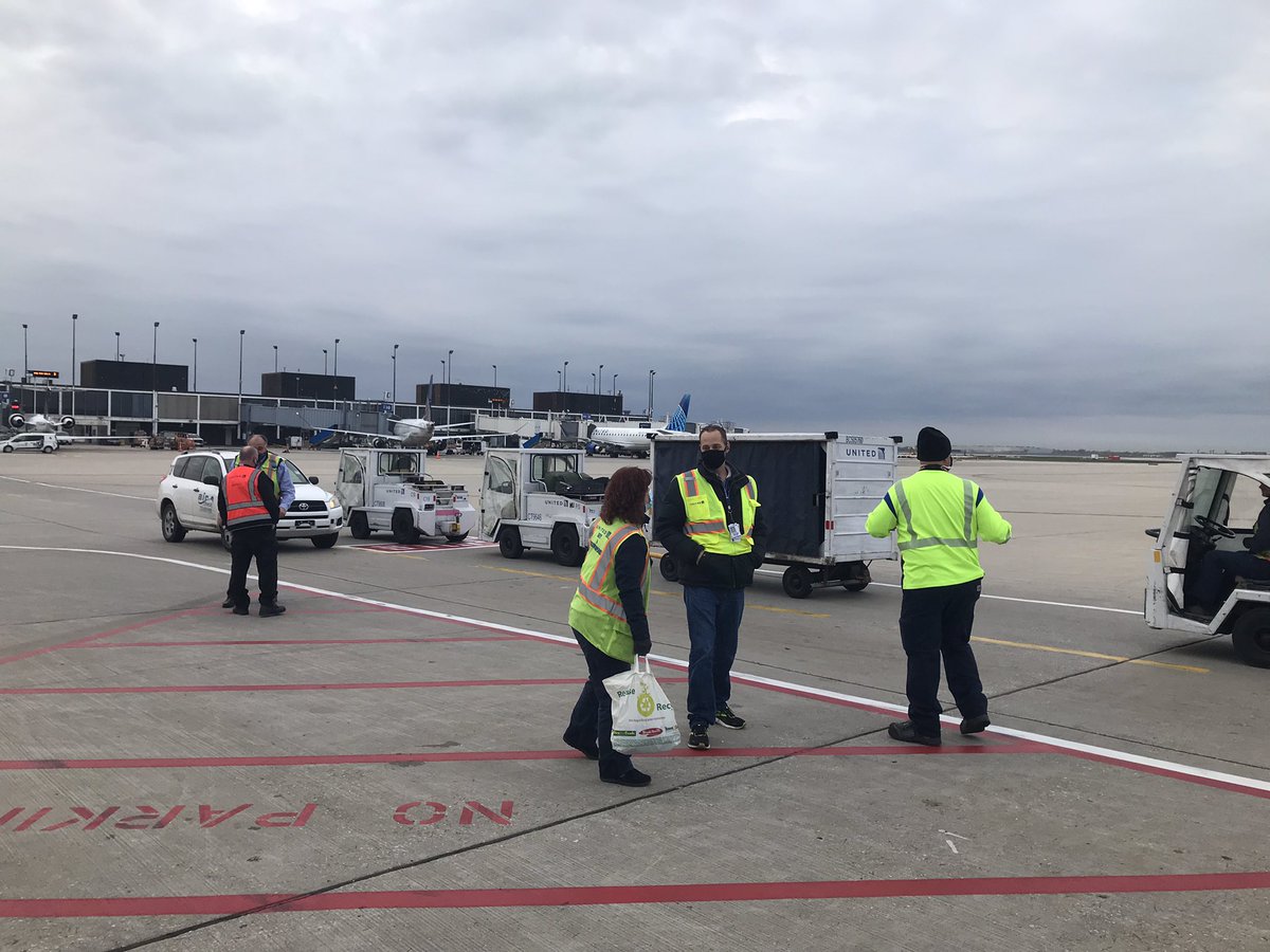 Bryant_United's tweet photo. Safe Driving Campaign launched today! Multiple departments and businesses partners coming together to recognize safe driving behaviors and coaching opportunities! #SAFETYIOWNIT @OmarIdris707 @HermesPinedaUA @JohnK_UA @MikeHannaUAL @AOSafetyUAL @MikeCklamovski1 https://t.co/s7OEhgnMV0