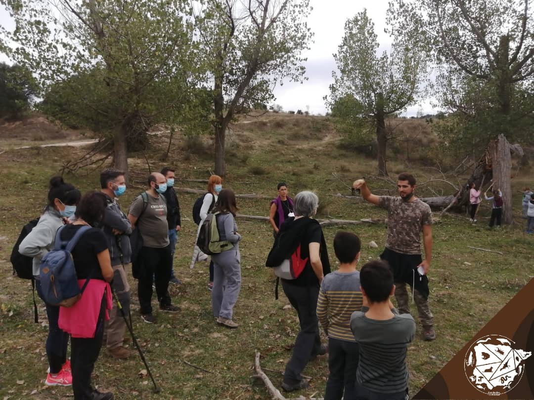 iberozoa's tweet photo. Durante estos recorridos realizamos algunos juegos de rastreo, aprendimos sobre la importancia y las dinámicas de los #ecosistemas, nuestro papel en el #entorno y lo más importante... Sobre la #biodiversidad que nos rodea
@iberozoajunior
🐾🐛🕷️🦅🐍🌿
@ElGuadarramista @PEN3Cantos https://t.co/N2GM3S0IJE