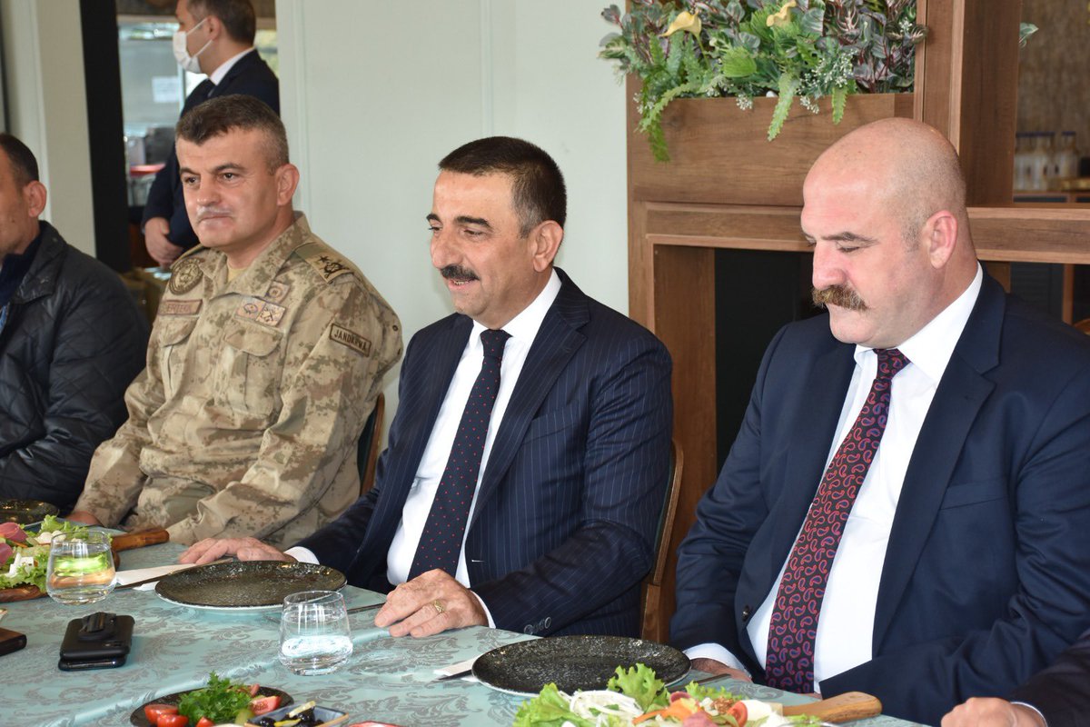 Vali Hacıbektaşoğlu, Cumhurbaşkanımız Siirtlilerle Bir Arada Olmak İçin İlimize Geliyor 
medyasiirt.com/gundem/vali-ha… <a href="/SiirtValiligi/">Siirt Valiliği</a> <a href="/Halitazizyilmaz/">Halit Aziz YILMAZ</a> @egmhalildoganay <a href="/siirtemniyet/">Siirt Emniyet Müdürlüğü</a> <a href="/SukruUras/">Mehmet Şükrü URAS</a> <a href="/turankoyuncu56/">Turhan Koyuncu - GGC Siirt Temsilcisi</a> <a href="/kayratuba34/">🇹🇷💯tubaakayra🇹🇷💯</a> <a href="/MedyaSiirt/">Medya Siirt</a> <a href="/sylmaz56/">selçuk yılmaz</a> <a href="/ahmetbulbul56/">ahmet bülbül</a> @hifzullahcanpo1