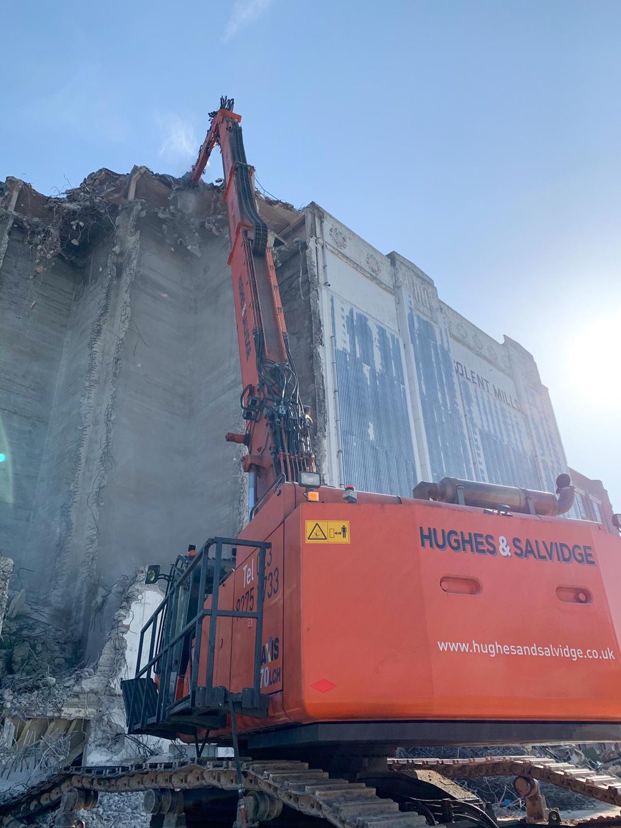 Hughes_Salvidge's tweet photo. #FortnightlyUpdate🚧: Even though the weather is turning, we’re still out on-site getting buildings down! We’re currently in Bovington, Medway, Taplow, Eastleigh, Bournemouth, Blandford, Reading, Portsmouth, Aylesbury, Weybridge, Southampton, Haringey &amp; Oxford – come 🌧️ or 🌞! https://t.co/rEfQTak447
