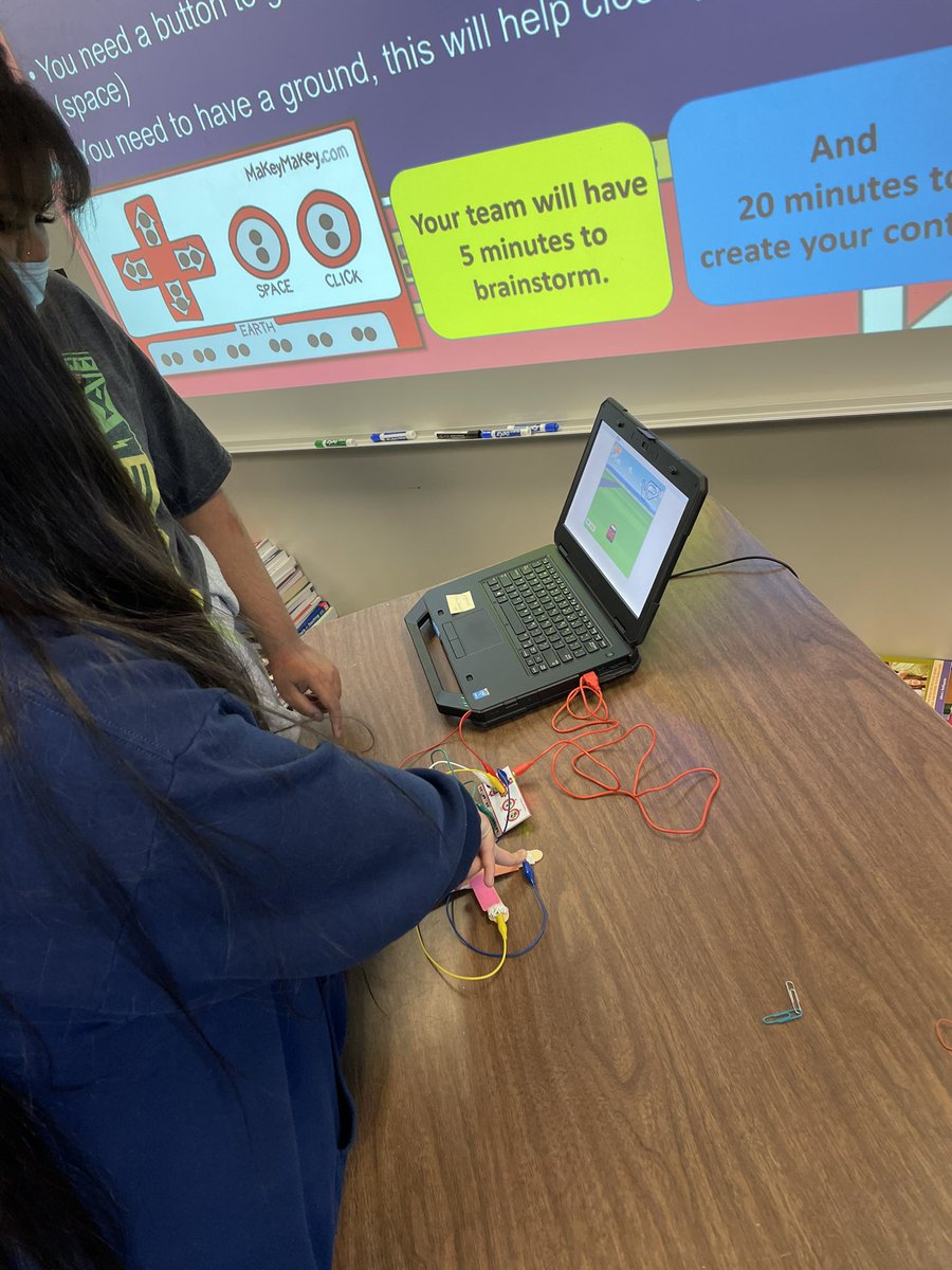 DigitalCoachA's tweet image. Race Cars and Virtual Cars! EdTalks have our kids racing into their futures! #WWJHEdTalks @WestwoodJH_RISD