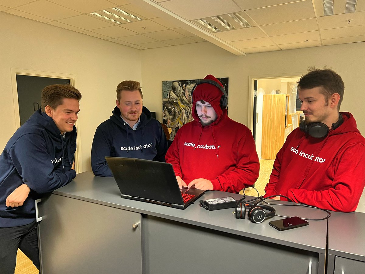 Preben is not the only one loving our new hoodies ❤️💙

Shoutout to team Catchscan 🚀 

#protectedbycatchscan #scaleup