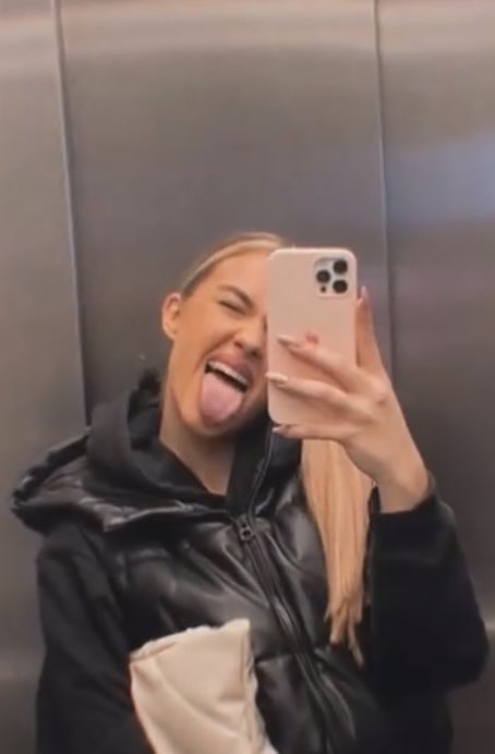 josjednasusica's tweet image. ovom detetu je potrebna pomoc #emaradujko #caosvima