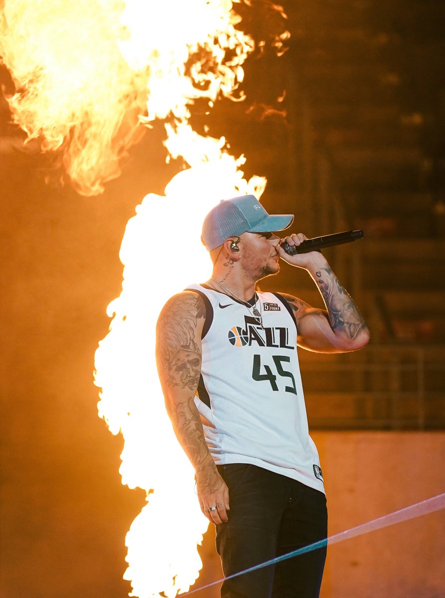 KaneBrownFamily's tweet photo. RETWEET if you think #KaneBrown should be #TheCountryArtist of 2021 #PCAs! ⬇️🔥 https://t.co/PIptHbuykJ