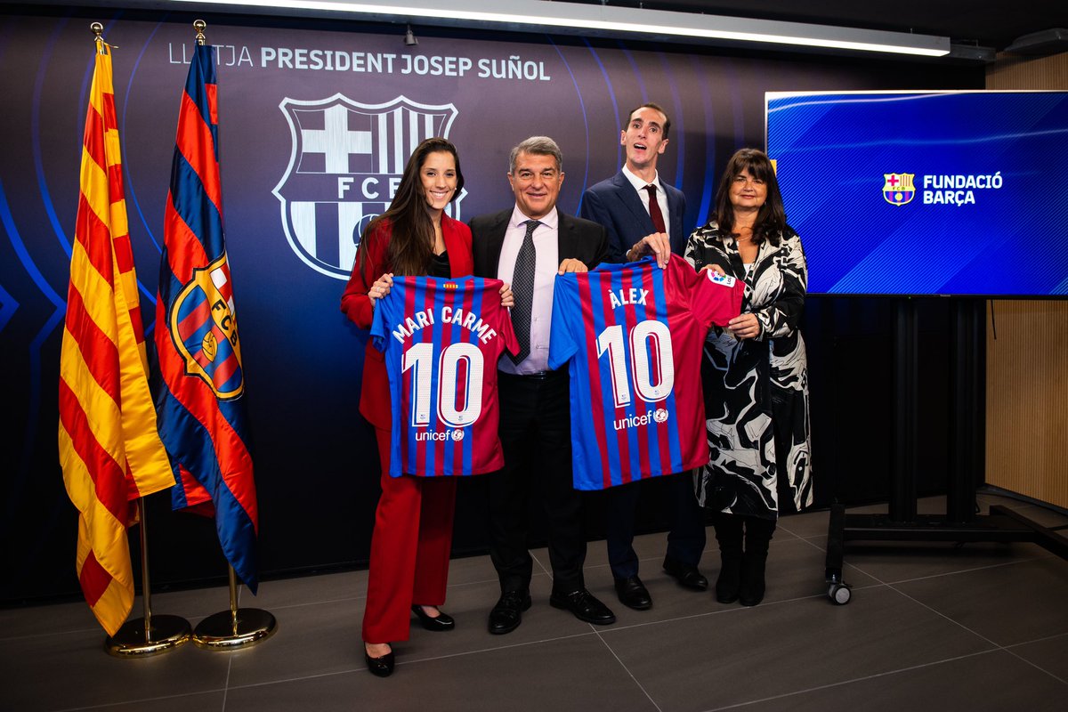 alexroca91's tweet photo. ¡EMBAJADOR DE LA @FundacioFCB ! ❤️💙

Voy a darlo todo por y para el mejor club del mundo entero, a través de mis tres valora vitales: actitud, humildad y respeto.

Gràcies @JoanLaportaFCB per sempre confiar en mi, t’estimo i de veritat, amic❤️ https://t.co/T5GjTSqMGj