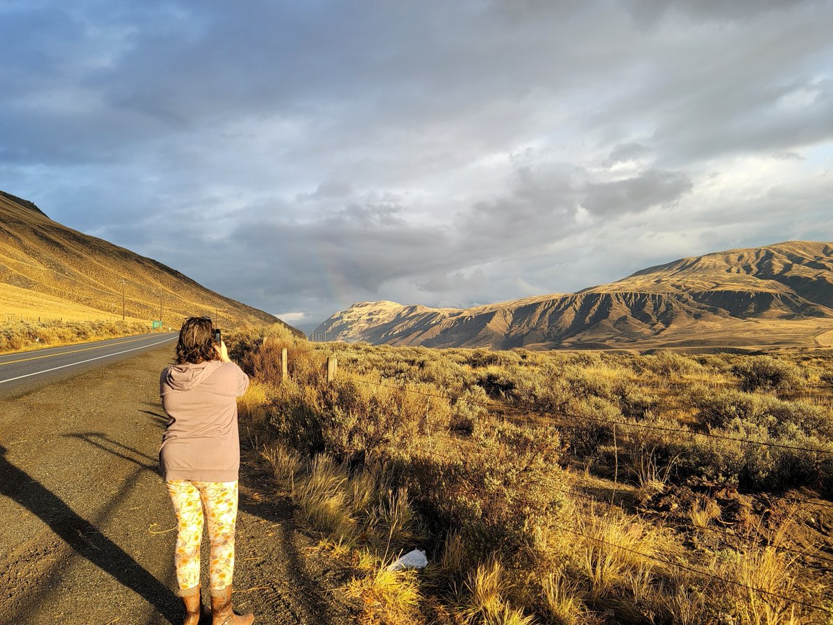 #RealTime
Gold Country has dazzling landscapes and beautiful scenery to experience. Reminder to #PackInPackOut. Let's do our part to keep nature beautiful. 
#KnowBeforeYouGo #FirstResponseTourism #goldcountryBC #exploreBC #goldcountryRoadTrip #StaySafe #GoldCountryWildside