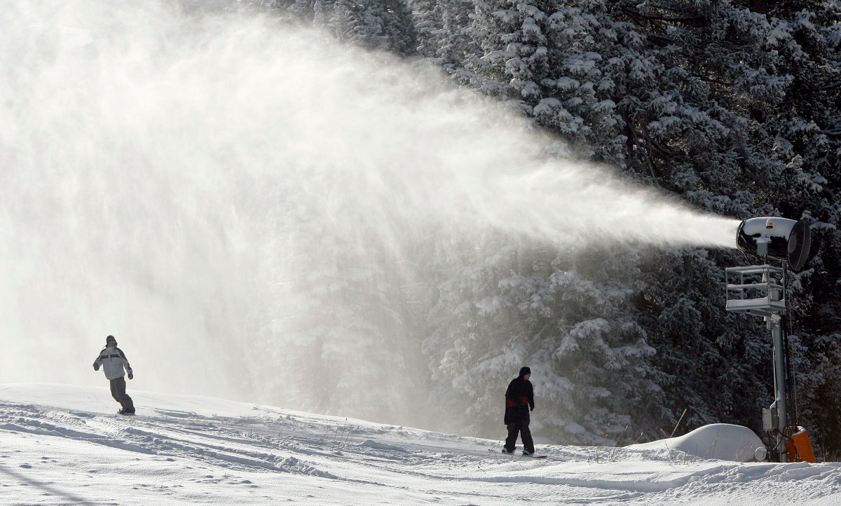 StephenBarth's tweet photo. Due to continued Labor Shortages @SkiUtah spokesperson says ski industry is a great opportunity for anybody who’s looking for a career change... https://t.co/Z8yoeuTCfP #travel #hospitality #tourism #hospitalityindustry #SkiUtah https://t.co/LJiZRn4mNF