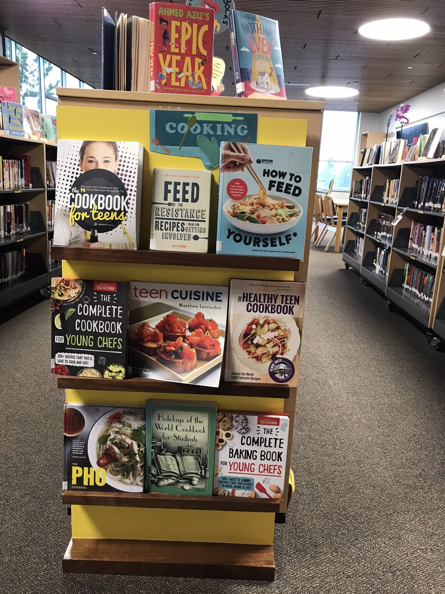 MustangsReading's tweet photo. AMS Mustangs! Checkout our display of cookbooks just in time for spending more time indoors! #mustangsreading #edmondsschooldistrict https://t.co/o06f0e0lSn