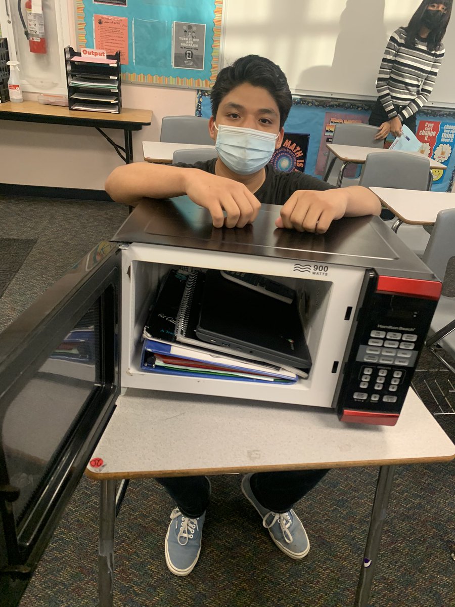 MrsGuzman2's tweet photo. Keeping learning HOT while staying COOL!!!! #anythingbutabackpackday @SantiagoSharks https://t.co/3nBDA7fmk7