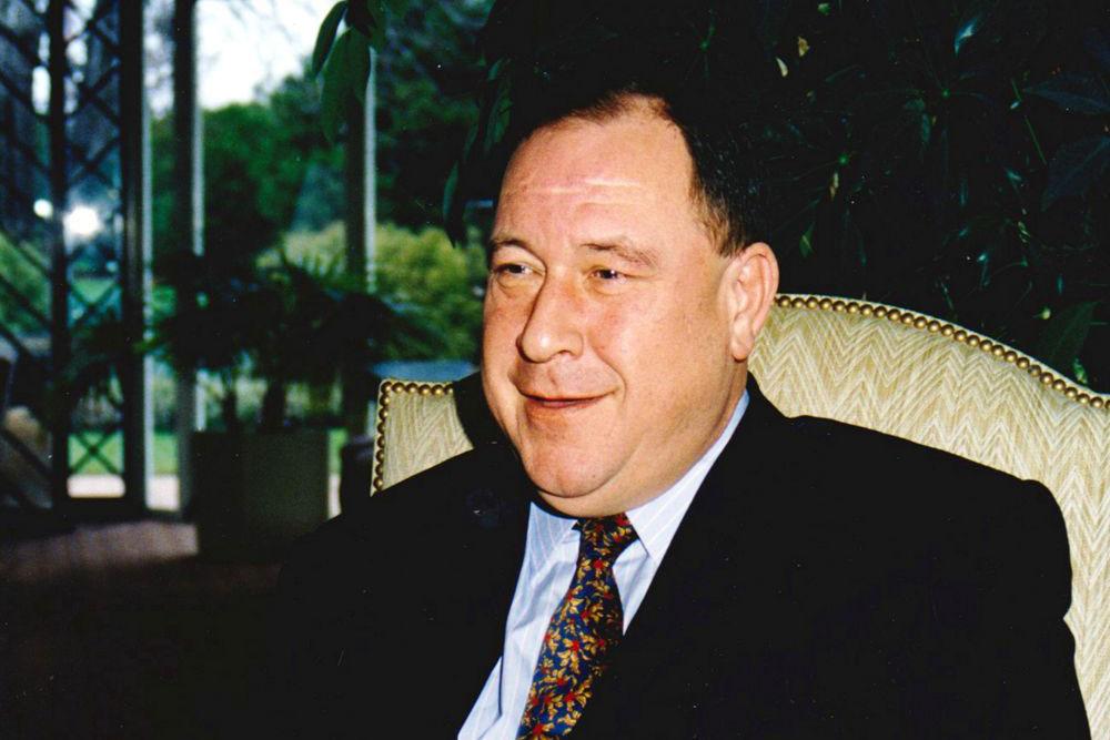 Sad news about JP. RIP. Had pleasure of attending his final of many entertaining press confs at Sing 98. When I popped back into room to collect something, I found him sitting back in his chair, tie undone, dragging on a Gauloise! <a href="/timhepher/">Tim Hepher</a> (pic <a href="/Airbus/">Airbus</a>)
x.com/ReutersAero/st…