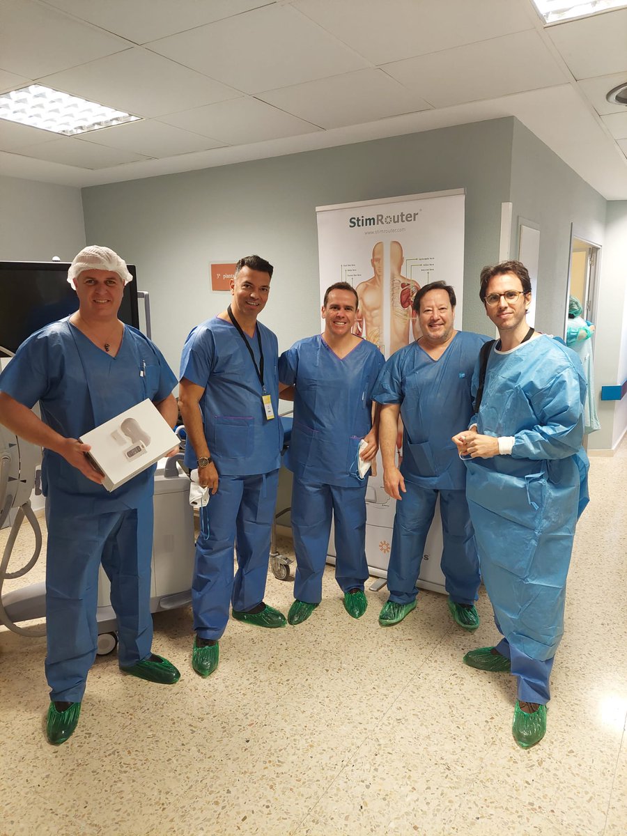 primneuromod's tweet photo. Hoy hemos participado en el #CongresoAAD21 de la @AndaluciaDOLOR con la colaboración del doctor @MendiolaOsa. El doctor ha impartido un taller utilizando el #Stimrouter de @BionessLiveOn y le ha asistido nuestro compañero Javier Martín Loro, jefe de producto. https://t.co/Ac6xpYlLyx