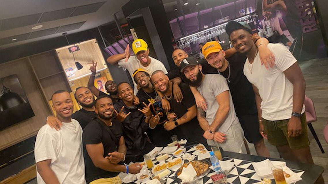 antllewis's tweet photo. My brothers are top salesmen in tech, directors in higher ed, artists on nationwide &amp; world tours, business owners, Lieutenants, Pastors, homeowners, fathers, and husbands. 

My circle ain’t that small but boy do they keep me on my toes. #WholeTeamWinning https://t.co/C8yXUWysj3