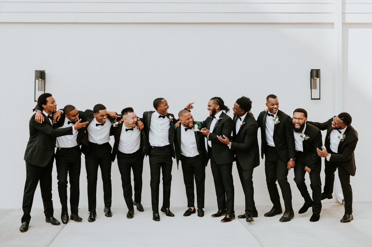 antllewis's tweet photo. My brothers are top salesmen in tech, directors in higher ed, artists on nationwide &amp; world tours, business owners, Lieutenants, Pastors, homeowners, fathers, and husbands. 

My circle ain’t that small but boy do they keep me on my toes. #WholeTeamWinning https://t.co/C8yXUWysj3