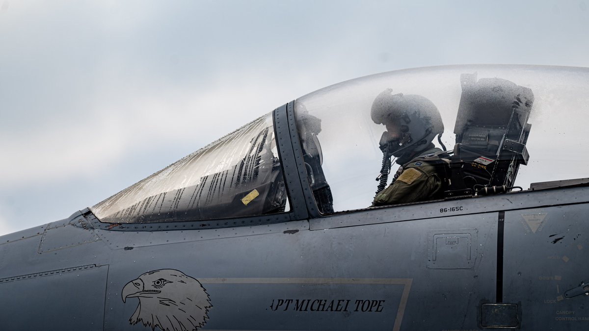 48FighterWing's tweet photo. Liberty Wing Airmen are demonstrating ACE capabilities from RAF Mildenhall During the theater-wide Agile Combat Employment Initial Operating Capability capstone event, #CastleForge.
📸SrA Koby Saunders
#ReadyAF #owntheskies #WeAreLiberty
@HQUSAFEAFAF
@US_EUCOM
@usairforce https://t.co/4Pe6u6IDrZ