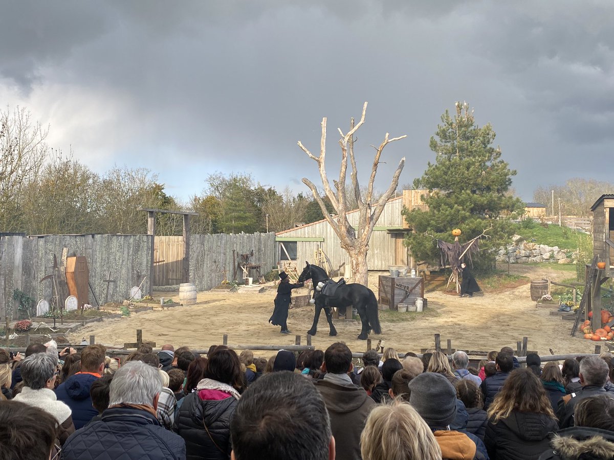YHaury44's tweet photo. @Legendiaparc à Frossay 🎃

Je vous invite à aller découvrir les nouveaux spectacles pour Halloween et notamment celui de « La Légende du Cavalier sans tête » qui raconte la construction du canal de la Martinière.

#loireatlantique #paysderetz https://t.co/pd5cr6edmY