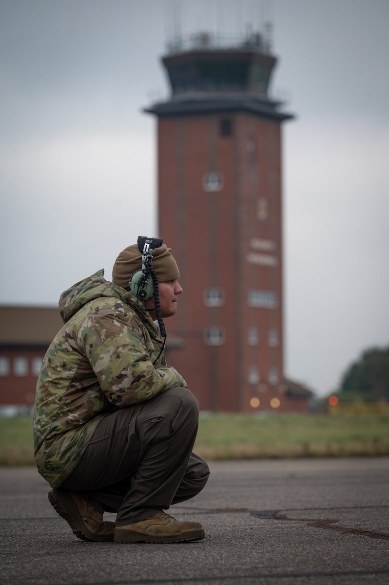 48FighterWing's tweet photo. Liberty Wing Airmen are demonstrating ACE capabilities from RAF Mildenhall During the theater-wide Agile Combat Employment Initial Operating Capability capstone event, #CastleForge.
📸SrA Koby Saunders
#ReadyAF #owntheskies #WeAreLiberty
@HQUSAFEAFAF
@US_EUCOM
@usairforce https://t.co/4Pe6u6IDrZ