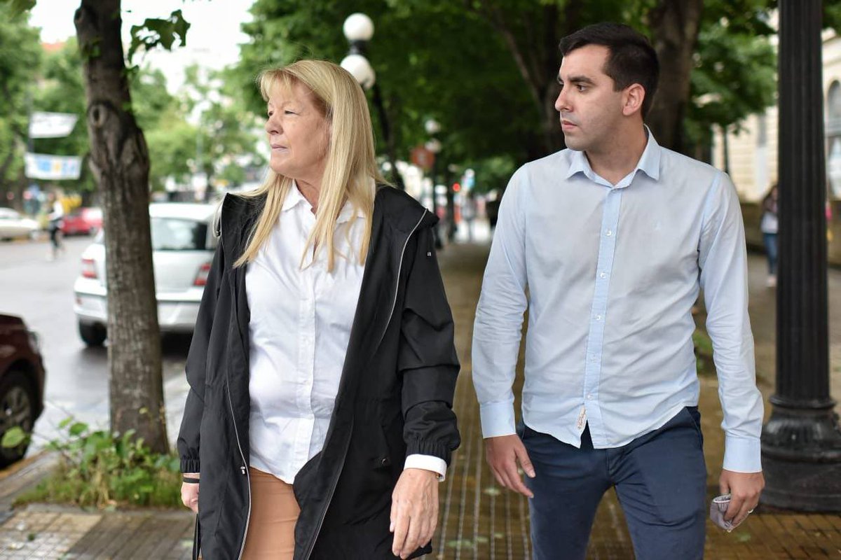 nicomorzone's tweet photo. Una alegria enorme recibir a una dirigente de la talla de @Stolbizer en nuestra querida ciudad de La Plata. https://t.co/9lQQ07jepF