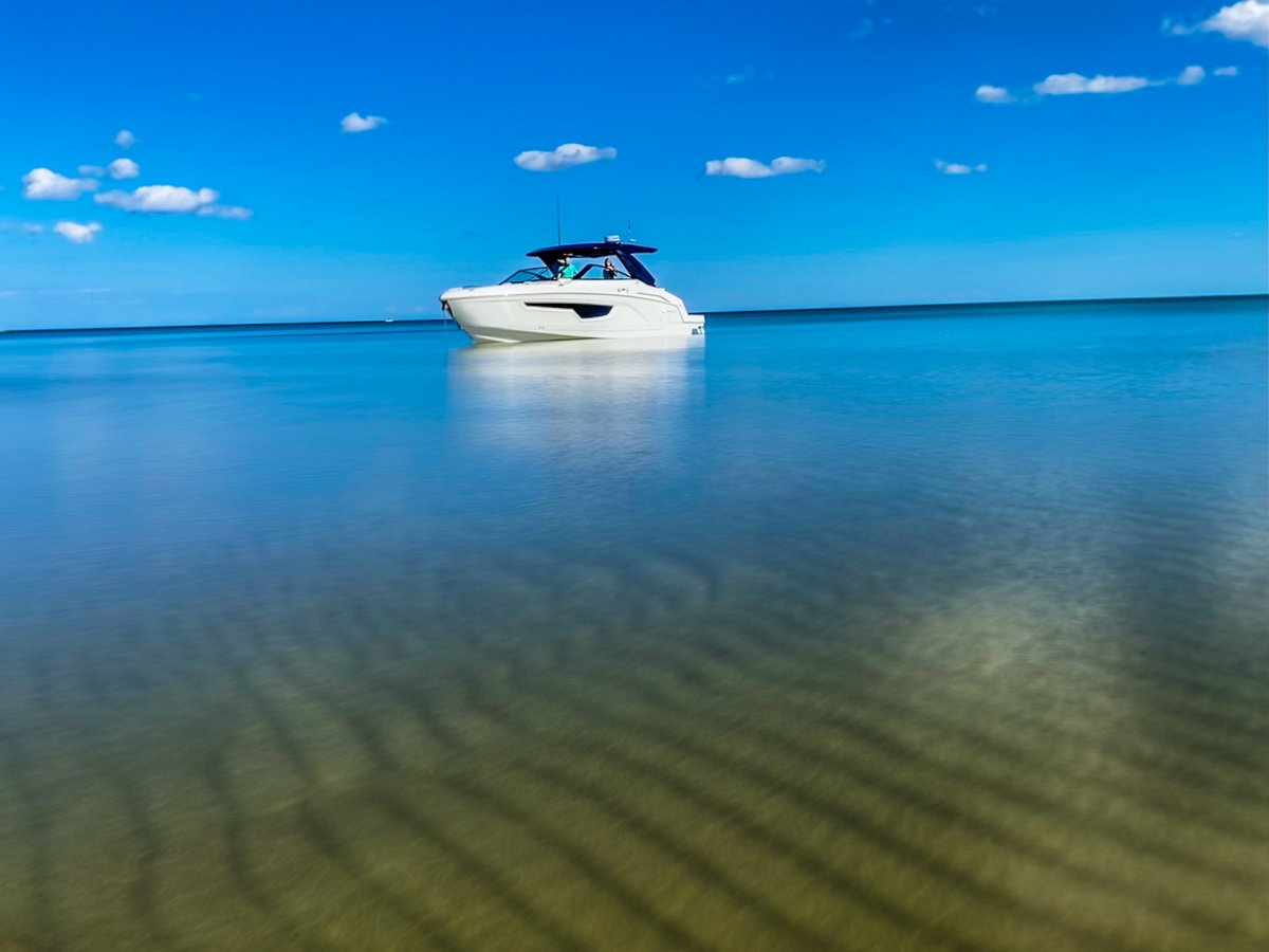 CruisersYachts's tweet image. Nothing better than Fall boating! #fall #fallboating #onthewater