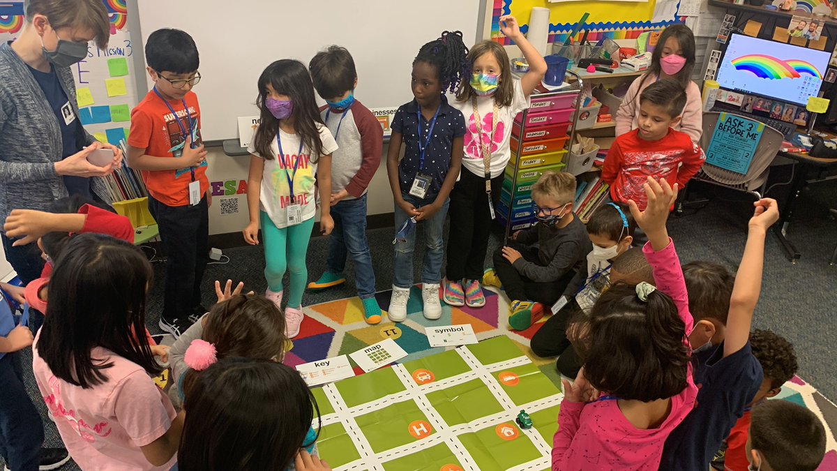 MsErikaShelton1's tweet photo. Yay! Two for the price of one parent r Watch Dog dad AND a parent volunteer for JA in a Day :) There’s a whole lotta learning going on today! #juniorachievement #JAForADay #ParentsAtSchool #BestDayEver #HappyThursday #TWEHowl @TWEHowl https://t.co/Ncp0sp9z36