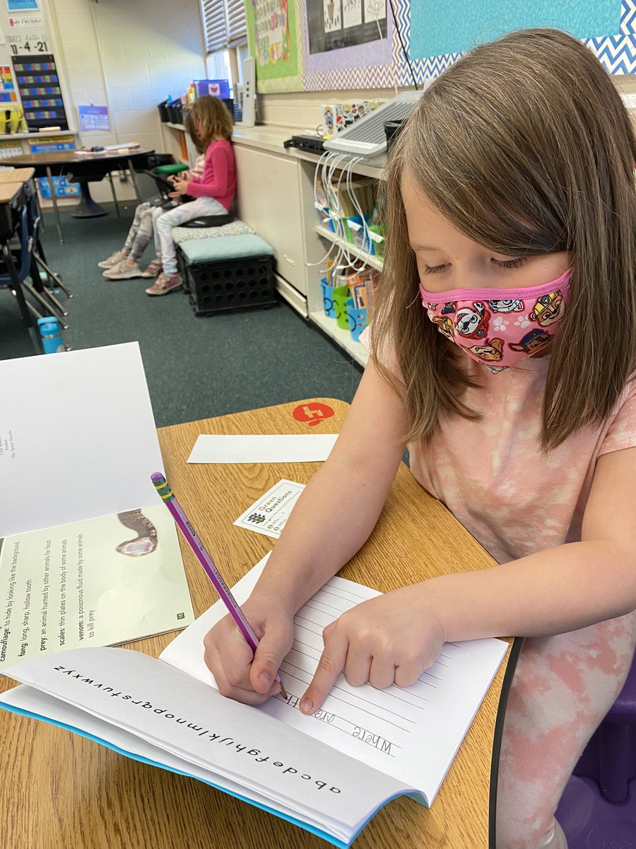 arielsandvik1's tweet photo. Writing questions that we can find the answers to in our text! #MakeADifference https://t.co/O5k8wp2TnS