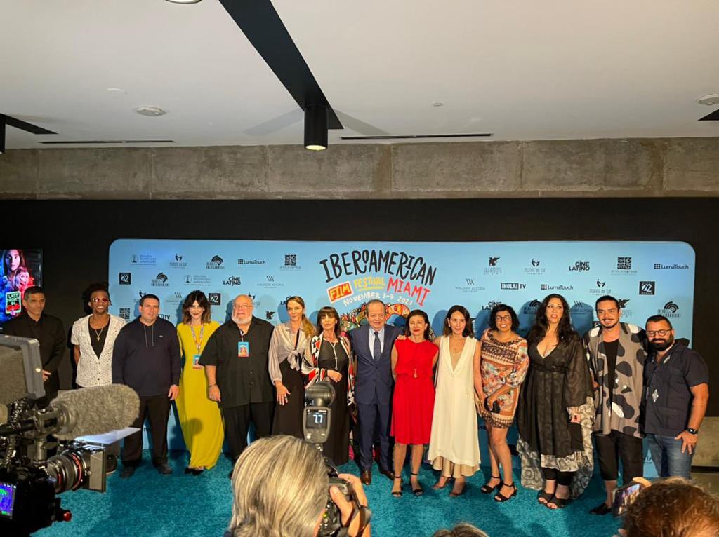 ReginaOrozco's tweet photo. Ayer durante la inauguración  #AlfombraAzul #IAFFM2021

#cocolvu @LeticiaHuijara #FernandoArciniega @yazbekmfoto #BlancaGuerra #TatianaHuezo #RosaMariaBianchi 

#Cine https://t.co/FZbQbimYzy
