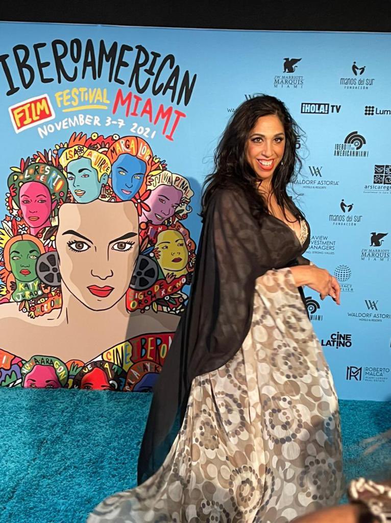 ReginaOrozco's tweet photo. Ayer durante la inauguración  #AlfombraAzul #IAFFM2021

#cocolvu @LeticiaHuijara #FernandoArciniega @yazbekmfoto #BlancaGuerra #TatianaHuezo #RosaMariaBianchi 

#Cine https://t.co/FZbQbimYzy