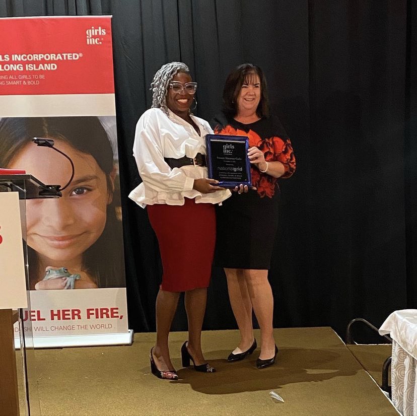 MauriSolages's tweet photo. Our 10 year partnership keeps getting stronger and bolder with @GirlsIncLI #GILILuncheon #CorporatePartnerAward #ItsWhoWeAre https://t.co/gFgOeUuZ9K