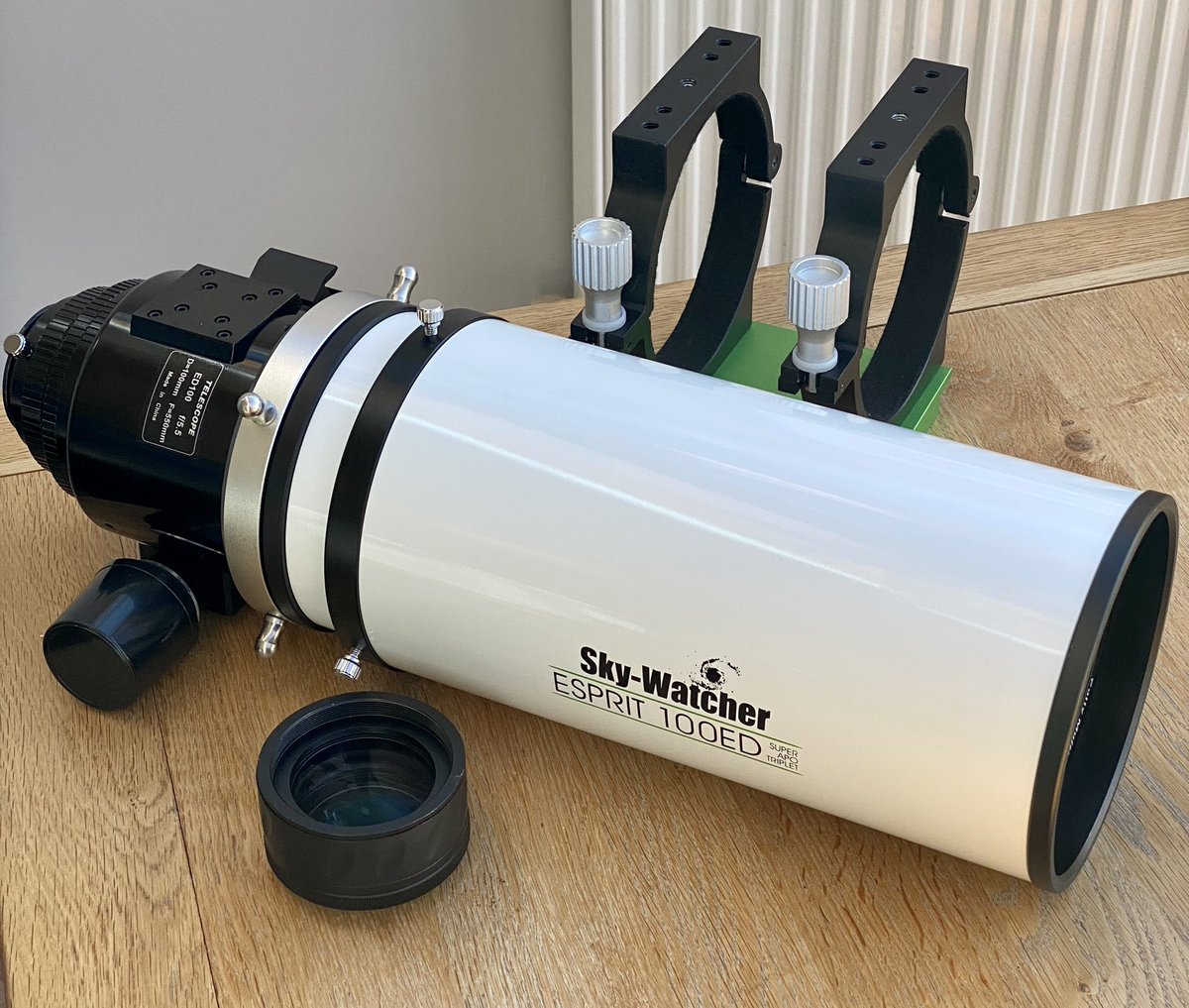 PonsUpdate's tweet photo. Anyone out there interested in my Esprit 100 including flattener that is now on Astro buy sell? https://t.co/vNm1Daw5Py