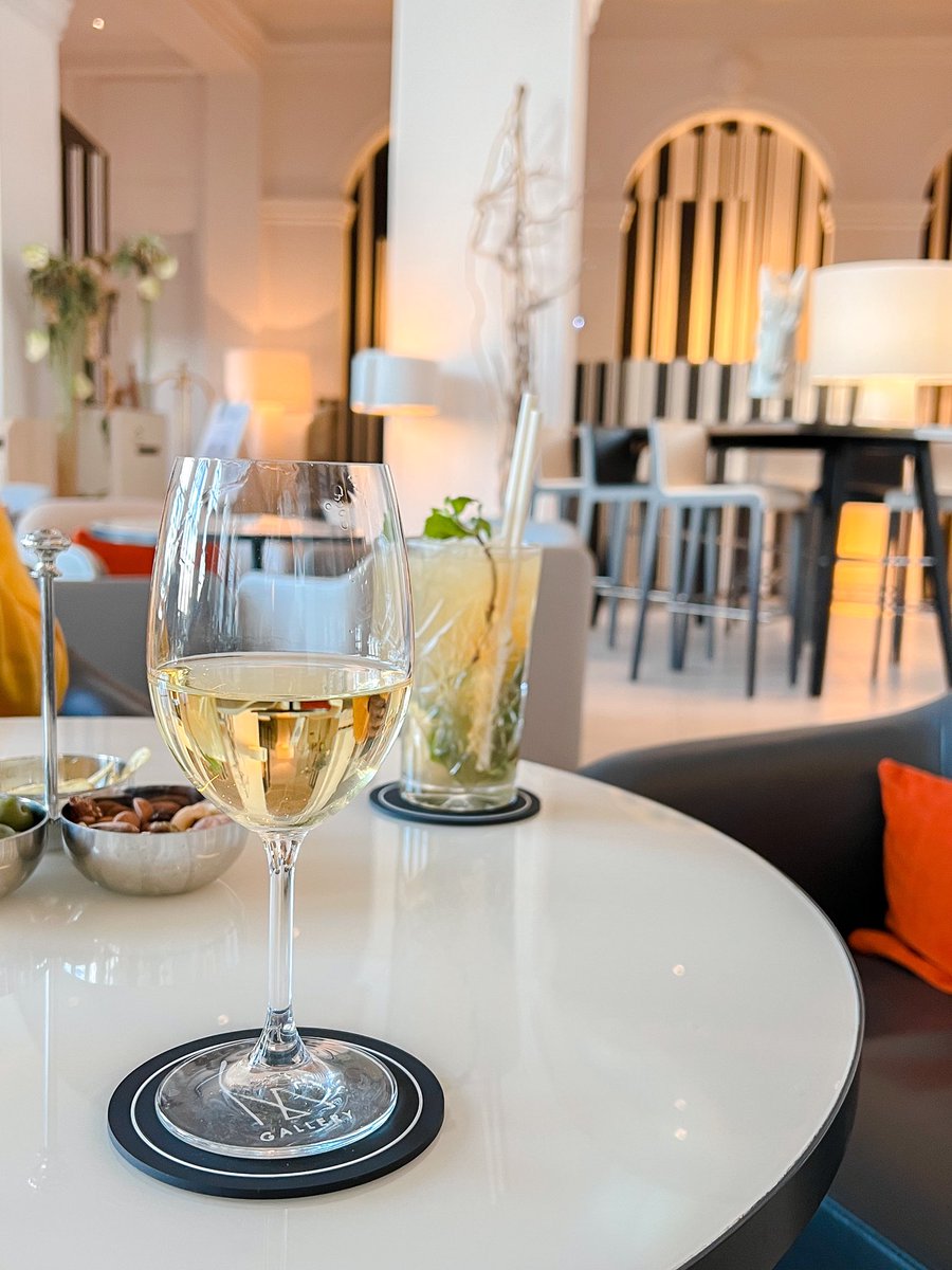justine_maison's tweet photo. J’ai eu le plaisir d’organiser le séminaire de la société SmartKeyword ✨

Au programme  ? un déjeuner dans un restaurant étoilé au guide Michelin, Team building, un dîner et une soirée conviviale au bord de La Touques 🍽, une 1/2 journée d’étude  à l’hôtel @curesmarines 💻 https://t.co/u1PNGrClvd