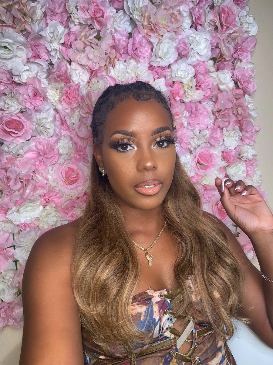 yahhniee's tweet photo. HER. EVERYTIME. 😋 

MUA IG💄: @ YahnieBeauty ✨
Click The Link/DM To Book 💋

https://t.co/tueY6D0Obt https://t.co/s3BhesGtbG