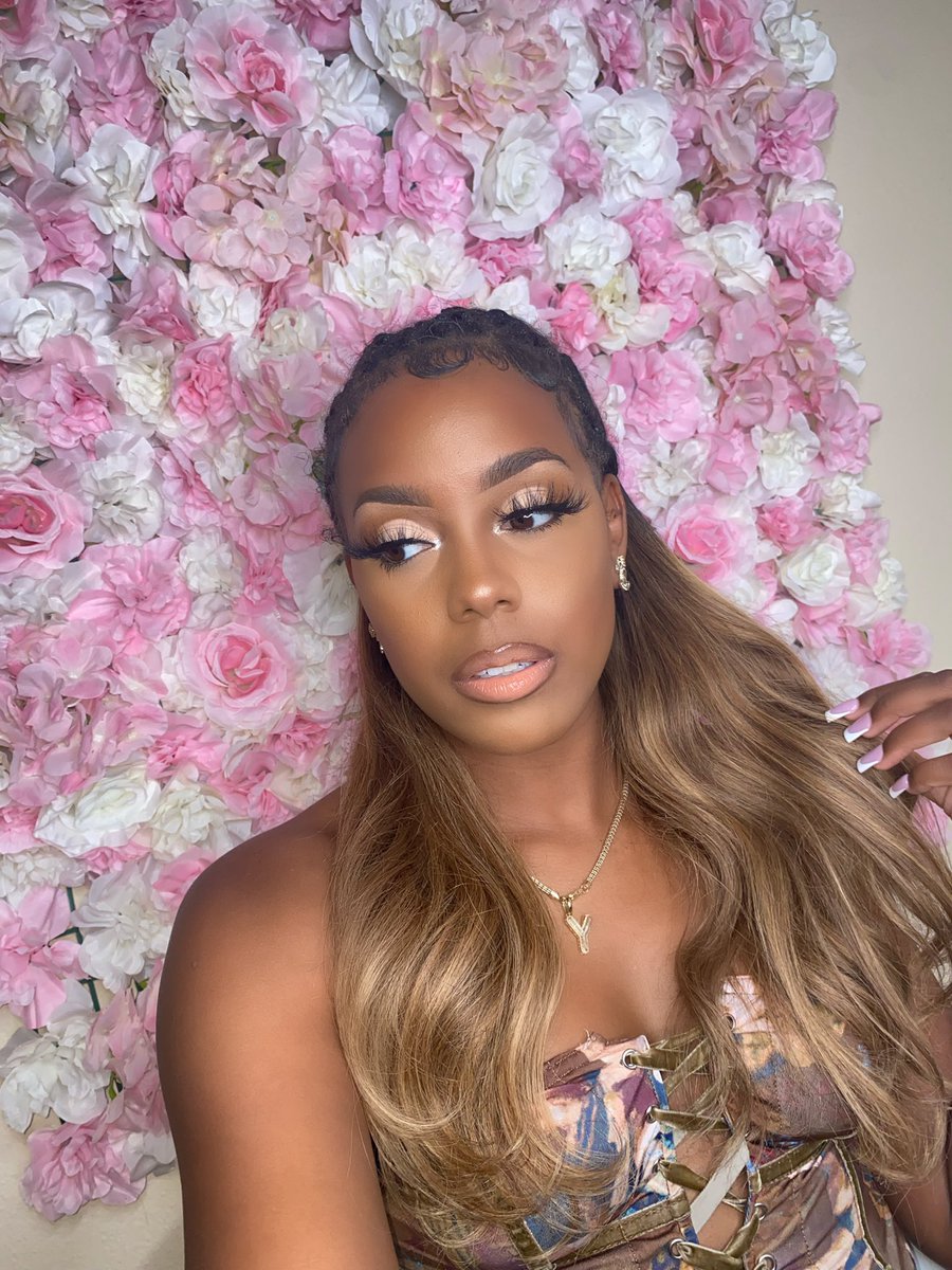yahhniee's tweet photo. HER. EVERYTIME. 😋 

MUA IG💄: @ YahnieBeauty ✨
Click The Link/DM To Book 💋

https://t.co/tueY6D0Obt https://t.co/s3BhesGtbG