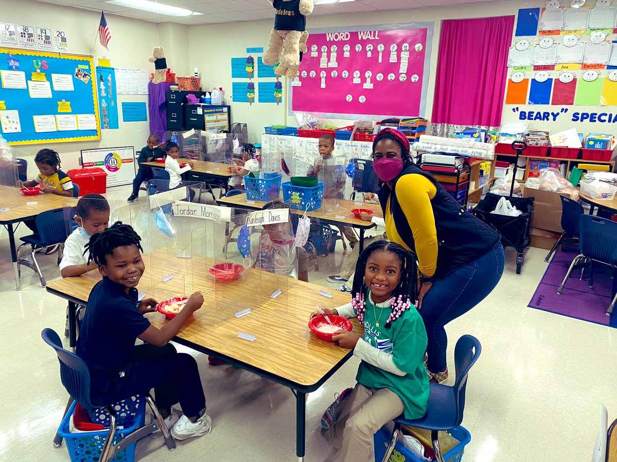 JessicaMonaFord's tweet photo. I scream, you scream, we all scream for Ice Cream🍦 Congratulations to our Kinder babies for winning the school wide Math Problem of the week for the month of October. Here’s your treat of a socially distant ice cream social @APSHollisCrew #BecomingtheNext #Mathematics https://t.co/4KmeF87nHF