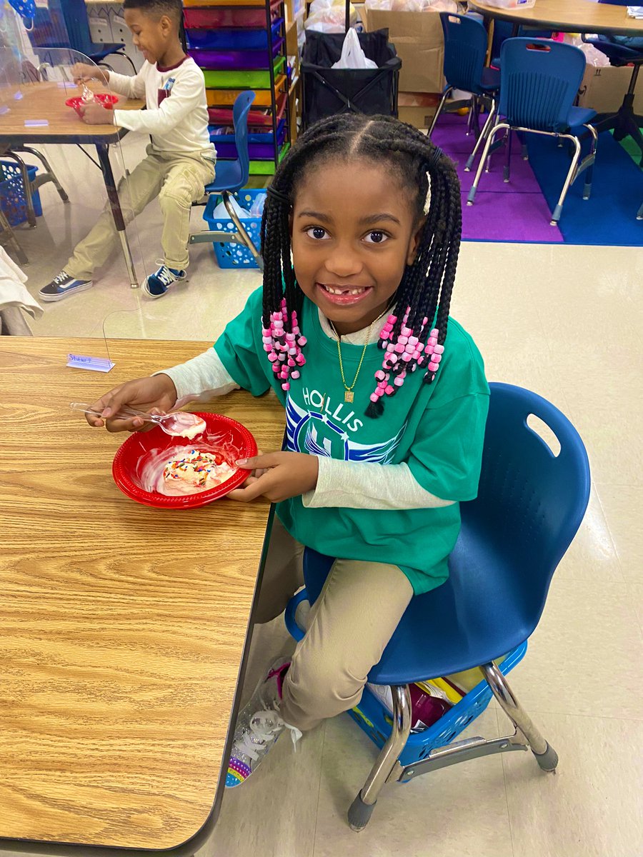 JessicaMonaFord's tweet photo. I scream, you scream, we all scream for Ice Cream🍦 Congratulations to our Kinder babies for winning the school wide Math Problem of the week for the month of October. Here’s your treat of a socially distant ice cream social @APSHollisCrew #BecomingtheNext #Mathematics https://t.co/4KmeF87nHF