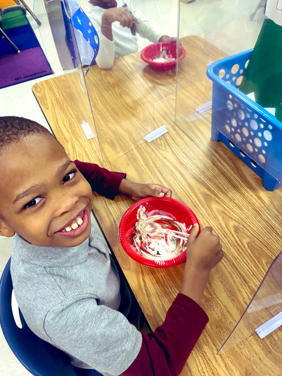 JessicaMonaFord's tweet photo. I scream, you scream, we all scream for Ice Cream🍦 Congratulations to our Kinder babies for winning the school wide Math Problem of the week for the month of October. Here’s your treat of a socially distant ice cream social @APSHollisCrew #BecomingtheNext #Mathematics https://t.co/4KmeF87nHF