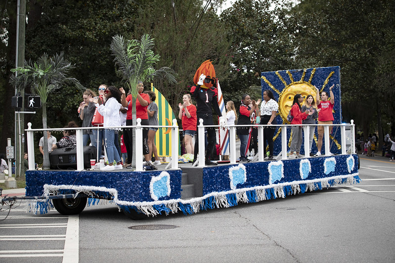 valdostastate's tweet photo. The homecoming parade is happening THIS Saturday! 🎉
Come out at 12 p.m. to see the Blazin' Brigade, VSU Cheerleaders, Red Hots &amp; floats entered by student and community organizations. #VStateHC
🔗https://t.co/arDORMiza0 https://t.co/MGyQr8uxSS