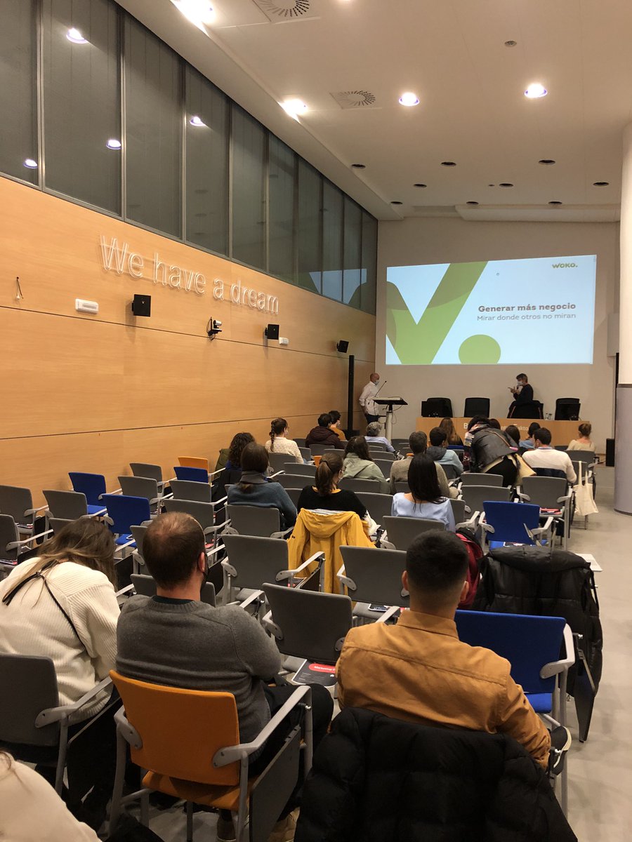 MUMKTDigital's tweet photo. Pistoletazo de salida a un nuevo evento de la comunidad #BBFDigitala de la mano de Dani Solana de @bbva y @otowhitehead de @woko_agency 
👉🏼 Ciencia y psicología del diseño para predecir las decisiones del público objetivo @Enpresagintza https://t.co/OceJmMPZS3