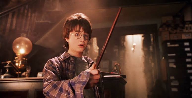ImagenRetro's tweet photo. ¿Se quieren sentir viejos? Hoy se cumplen 20 años del estreno de "Harry Potter y la Piedra Filosofal". 🎬 https://t.co/azAxkZ2yF9