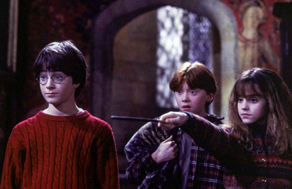 ImagenRetro's tweet photo. ¿Se quieren sentir viejos? Hoy se cumplen 20 años del estreno de "Harry Potter y la Piedra Filosofal". 🎬 https://t.co/azAxkZ2yF9