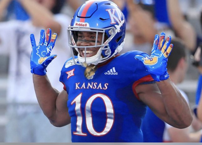 JyaireSuga's tweet photo. After a great conversation with @KUCoachZ I am very blessed and grateful to announce that I have received a offer from the University of Kansas🔴🔵@CoachHartKHS @_CoachPowell @1Purpose1Goal  @KankakeeFB https://t.co/SHTtdlfmup