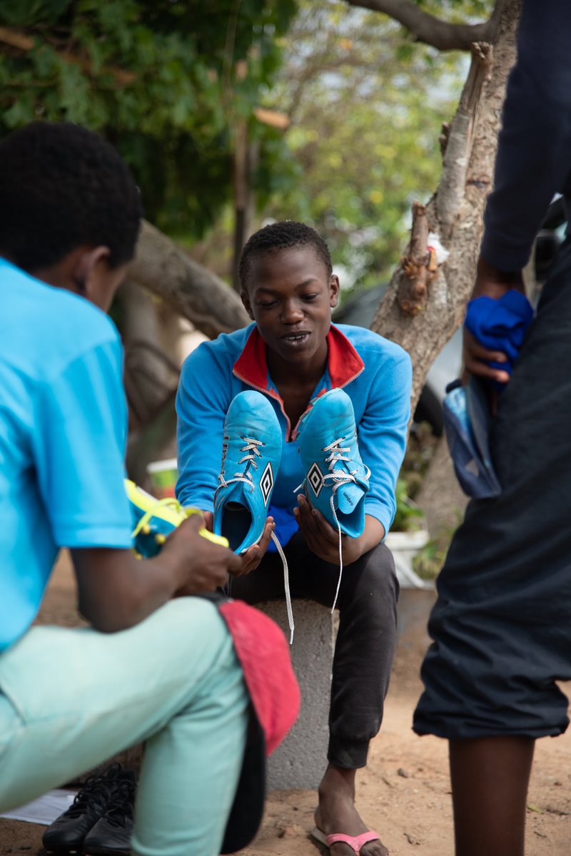 ChebengC's tweet image. Genuine Admiration 👏🏽👏🏽

*Fairly used cleats for a great cause!! 
@umbro @UVF2016 @LeboMoloto22 @Alfred23g