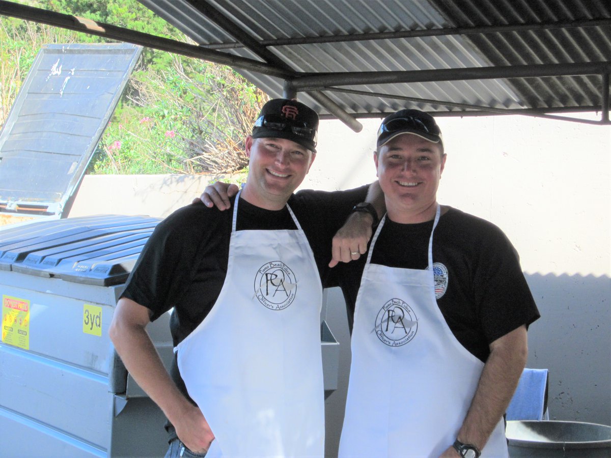 PismoPolice's tweet photo. #ThrowbackThursday is dishing up a great photo today featuring two of our finest Officers, who are now both Commanders.

Commanders Trimble &amp; Herlihy spent this day in 2011 cooking up a feast at our annual Thanksgiving Dinner. #tbt #ServiceInAction #10YearsAgo #PismoPolice https://t.co/AJhDJvtZ58
