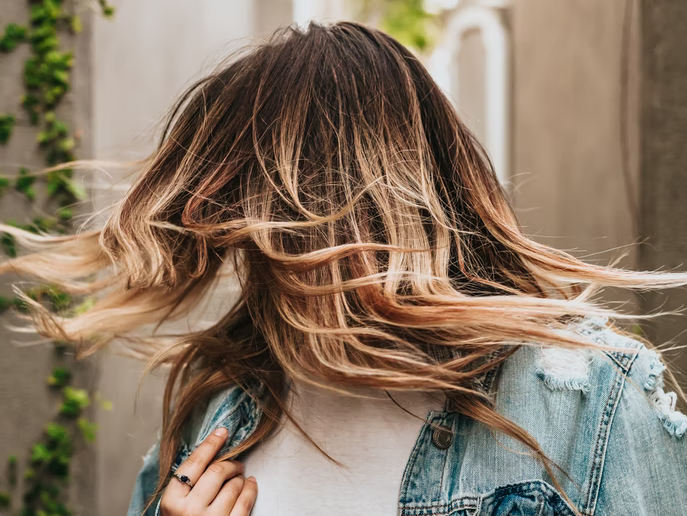#DidYouKnow: Your hair tends to grow faster in the summer! ☀ The warmer temperatures play a role in helping your scalp produce hair faster throughout the seasons.
