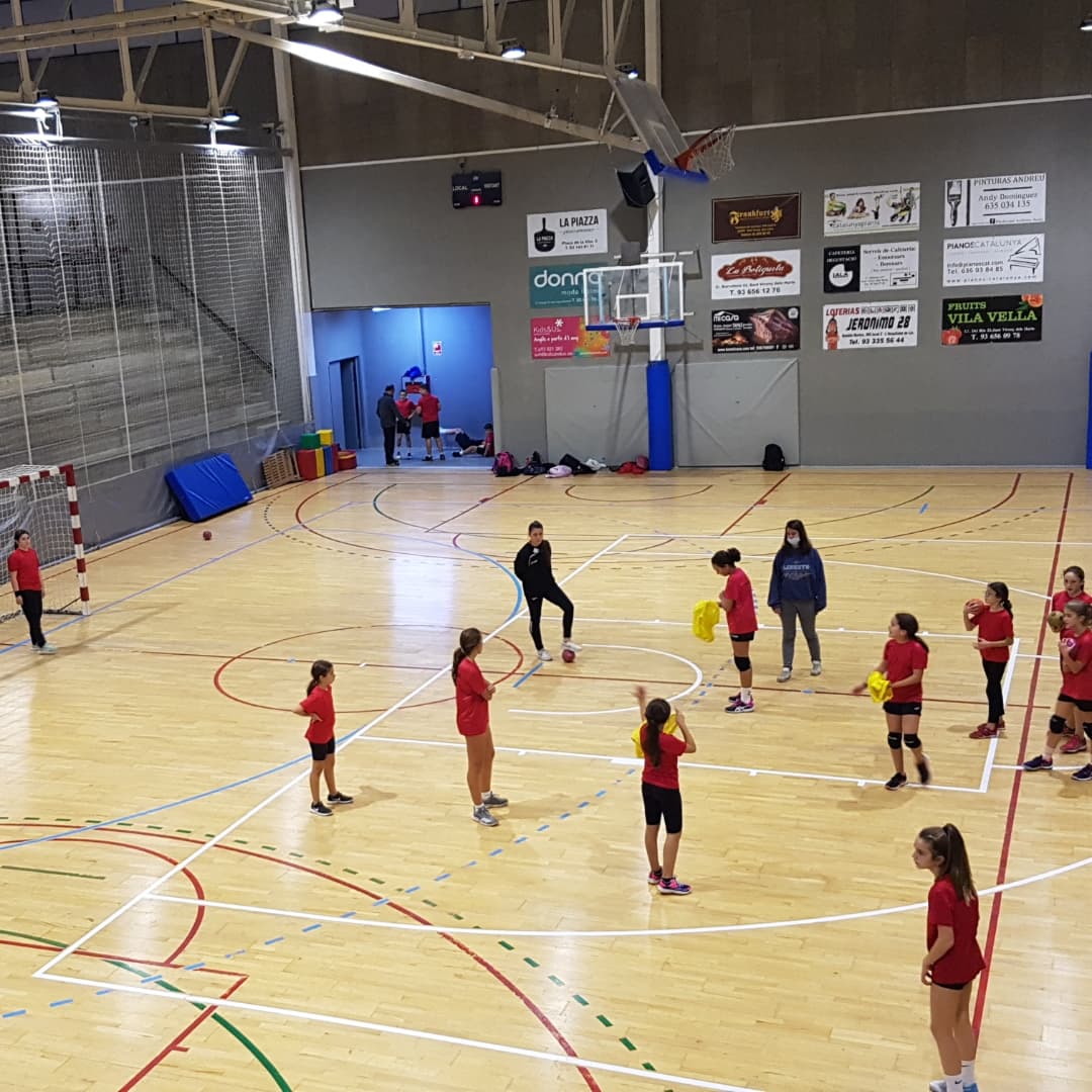 HandbolStVicenc's tweet photo. Al mal temps, gols amb la mà
#FundacioHSV #santvicençdelshorts #HSV #golsamblamà https://t.co/ndP8vwJpnn