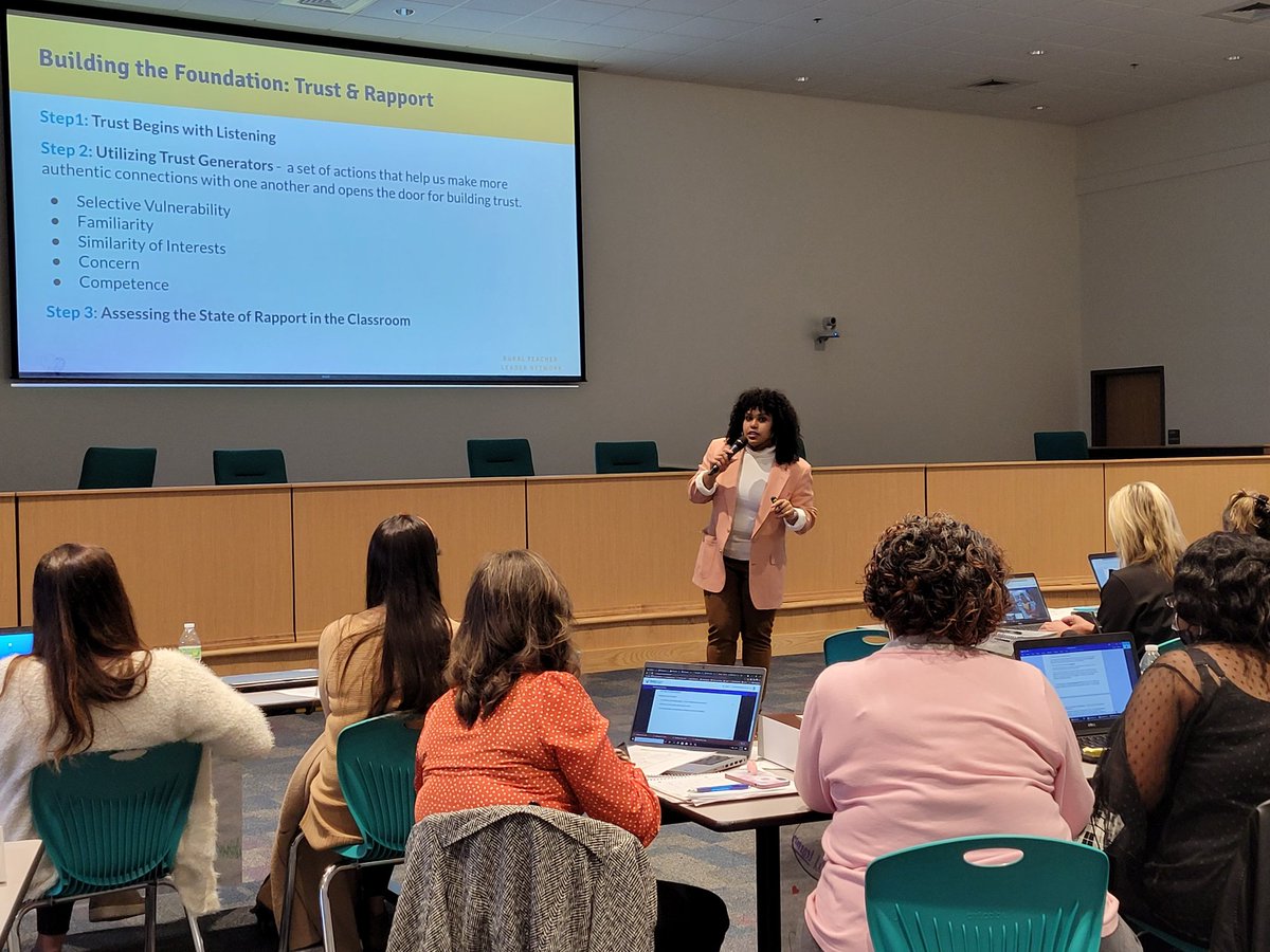 LeadingEDge4U's tweet photo. @A_Kazouh leading learning around culturally responsive teaching with #rtln @theNCForum @spencercsquared https://t.co/1jz4U73OQY