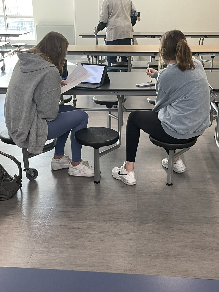 LloweryHarris's tweet photo. Students helping students today! My Eng IH class visited the Writing Center in the Hub to get feedback on their Myth stories. #Mariemontschool #CreateExperience #MariemontHSEnglish https://t.co/PSrak6U2Fc